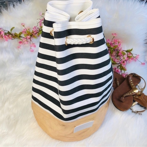 ⚠️SALE⚠️Victoria’s Secret Draw String Bag - Picture 2 of 8